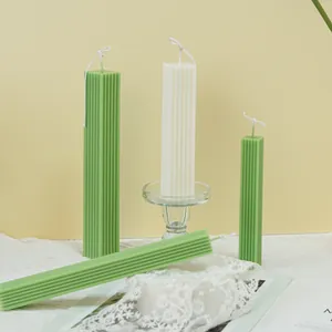 Velas de pilar acanaladas minimalistas en verde y blanco para decoración aromaterapia DIY