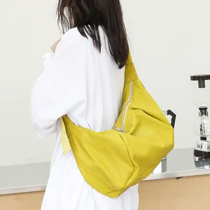 Bolso de hombro amarillo moderno hecho de suave cuero PU plisado de estilo casual