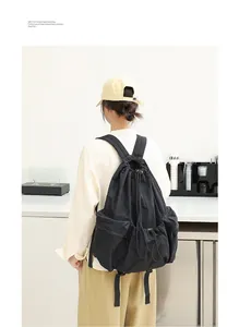 Mochila de nailon negra con cordón de gran capacidad para uso diario informal para mujer