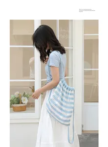 Mochila informal de punto a rayas azules de estilo japonés con cordón ajustable