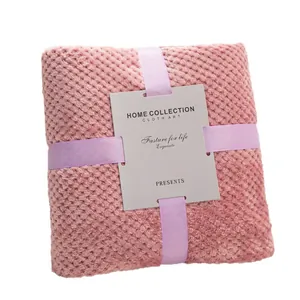 Coperta in flanella rosa premium con trama a nido d'ape e nastro regalo elegante