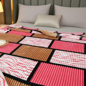 Morbida coperta in flanella a scacchi rosa e marrone ideale per l'arredo letto o ufficio