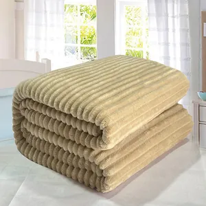 Weiche beige Flanelldecke mit Rippstruktur für Büro und Zuhause, gemütlich