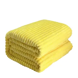 Weiche und gemütliche gelbe Flanelldecke mit gerippter Cord-Textur für das Nickerchen