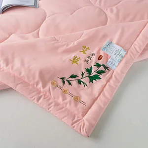 Lightweight pink mosquito repellent summer quilt for air-conditioned rooms in summer