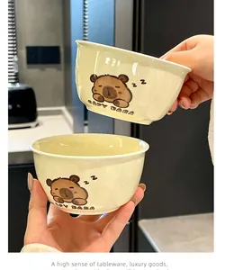Handgehaltene Ansicht der süßen Capybara Keramikschüssel für Kinder und Erwachsene