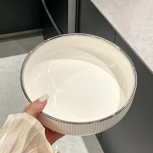Assiette Creuse en Céramique Moderne Minimaliste à Rayures Verticales Avec Bord Argenté Assiette à Soupe Ronde Blanche Vaisselle de Cuisine