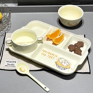 Set di piatti divisi in ceramica per colazione con simpatico coniglio e tortina