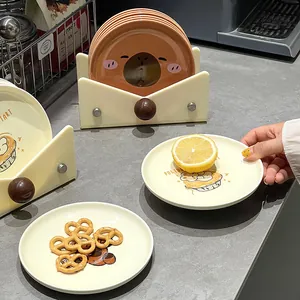 Set aus kleinen Keramiktellern mit süßen Illustrationen und Halter für Desserts