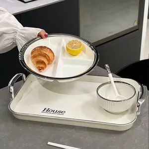 Minimalistisches cremeweißes geteiltes Keramik-Frühstücksteller-Set mit Silberrand