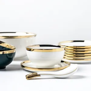 Piatto in Ceramica Verde Smeraldo di Alta Qualità Con Bordo Dorato Stile Nordico Rotondo Per Casa Ristorante Tavola Decorativa