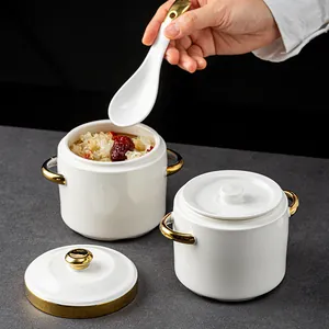 Olla de cerámica blanca con elegantes asas doradas y tapa para sopa de nido de aves
