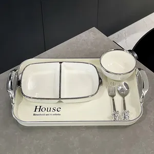 Ensemble d'assiettes divisées en céramique de luxe avec bord argenté, bol et couverts
