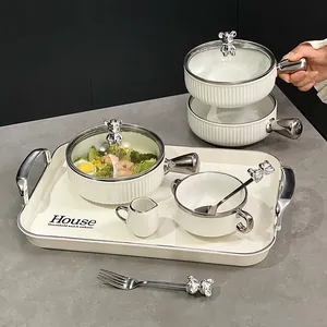 Service de petit-déjeuner élégant en céramique crème avec poignées ours en chrome pour un