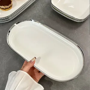 Elegante plato ovalado de cerámica blanca para pescado con borde plateado para hogar