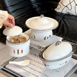 Set de bol chauffant en céramique blanche avec bord argenté, vaisselle élégante pour la cuisine.