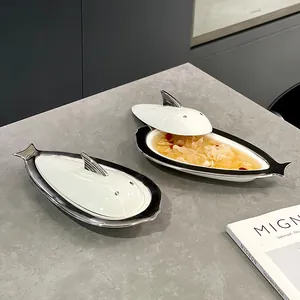 Plato de sopa creativo de cerámica con forma de tiburón y asa de aleta plateada moderna
