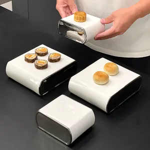 Plateau de service minimaliste en céramique blanche pour desserts et sushis