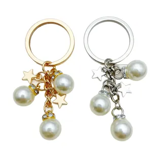 Elegante sleutelhangers met ster- en kunstparelhangers in goud en zilver