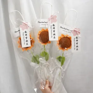 Handgefertigter gehäkelter Sonnenblumenstrauß als Geschenkset mit Grußkarte zum Lehrertag
