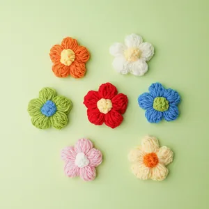 Handgefertigte 6cm gehäkelte Puffblumen in verschiedenen Farben für Kleidung
