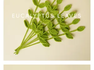 Primer plano de hojas de eucalipto verdes tejidas a mano con texto en blanco