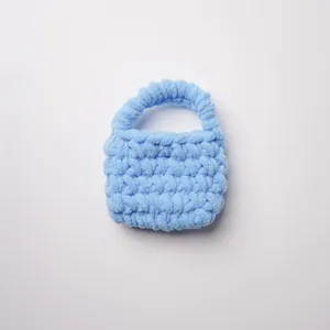 Funda para auriculares de chenilla azul tejida a mano con textura de hilo suave y gruesa