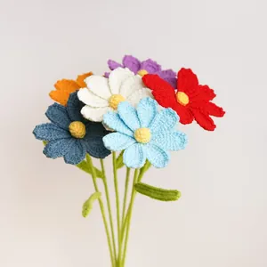 Bouquet di fiori Gesang colorati fatti a mano all'uncinetto in filato