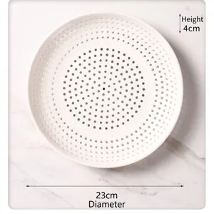 Gedetailleerd bovenaanzicht van een witte keramische stoomplaat, 23cm diameter, 4cm hoogte