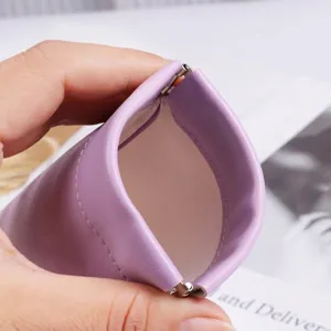 Funda de cuero morado para gafas con cierre automático