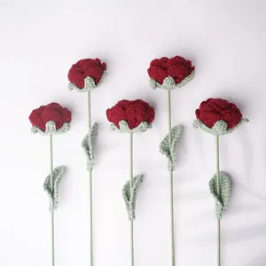 Handgefertigte Häkelrosen in Weinrot für Heimdeko und Hochzeiten, 5er-Set Blumenstiele.