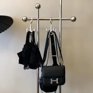 360 Grad drehbarer Taschenhalter mit 4 Krallen an einer Kleiderstange aus Metall