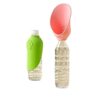 Distributeur d'eau portable en silicone pour chiens s'adapte aux bouteilles d'eau