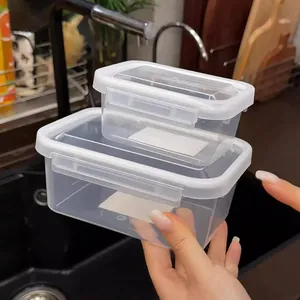 Zwei transparente, luftdichte Frischhalteboxen aus Kunststoff mit weissen Deckeln