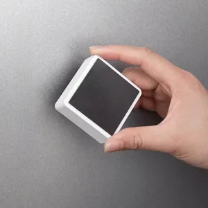 Supporto magnetico da parete per telefono con retro magnetico potente e sicuro
