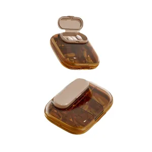 Tragbare Mini-Pillenbox mit Fächern für die tägliche Medikamenteneinnahme und Vitamine.