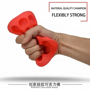 Molde de silicona roja flexible para chocolate apretado a mano, duradero