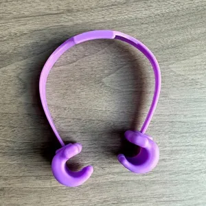 Universeller verstellbarer lila Daumen-Handyhalter flexibler Ständer für den Schreibtisch