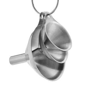 Juego de 3 embudos de acero inoxidable colgados de un anillo metálico para cocina