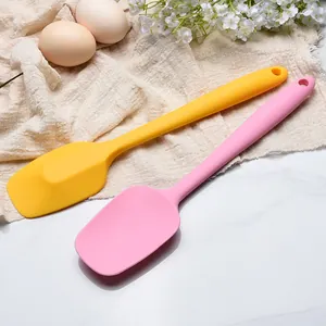 Spatules à gâteau en silicone jaune et rose, outils de cuisson résistants à la chaleur.