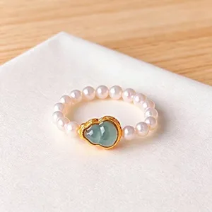 Elegant natural pearl elastic ring featuring a green jade gourd charm in a gold setting