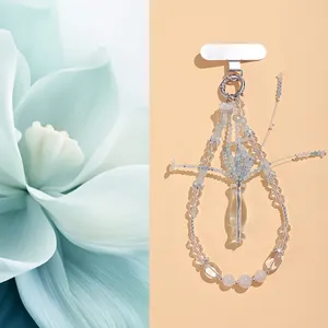 Eleganter Handy-Anhänger aus Naturkristall mit klarem Vasen-Anhänger und blauen Perlen