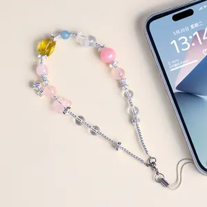 Dragonne de téléphone perlée en quartz rose naturel et pendentif papillon en cristal