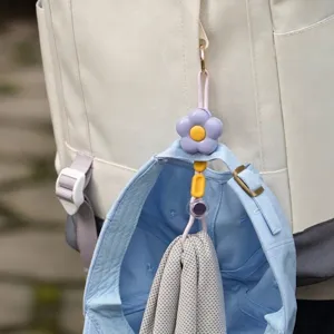 Soporte portátil de clip para sombrero de flor morada para viajes y mochila de exterior