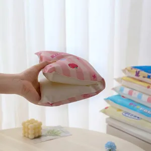 Oreiller rafraîchissant pliable dessin animé portable pour l'été et la sieste au bureau