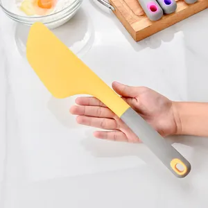 Grande spatola da forno in silicone resistente al calore nel colore giallo e grigio