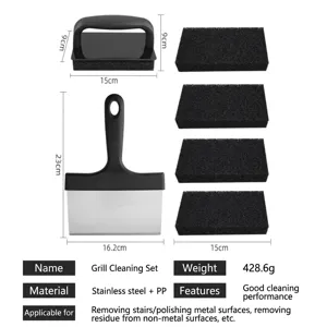 Kit professionale pulizia barbecue con raschietto inox e 5 spugne abrasive nere.