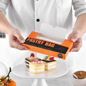 Koch mit einer Box von 50 Einweg Spritzbeuteln aus PE für die Tortendekoration