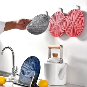 Non-slip round silicone heat resistant mat for kitchen table and pot protection