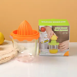 Portable manual citrus juicer set with 300ml clear cup and orange squeezer lid for fruit